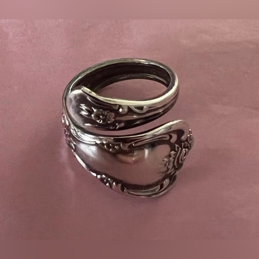 Vintage Gorgeous WMA Rogers Oneida Silver Floral Flower Spoon Wrap Ring Sz4